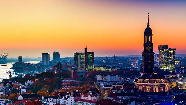 panoramic aerial view of downtown hamburg 640x360